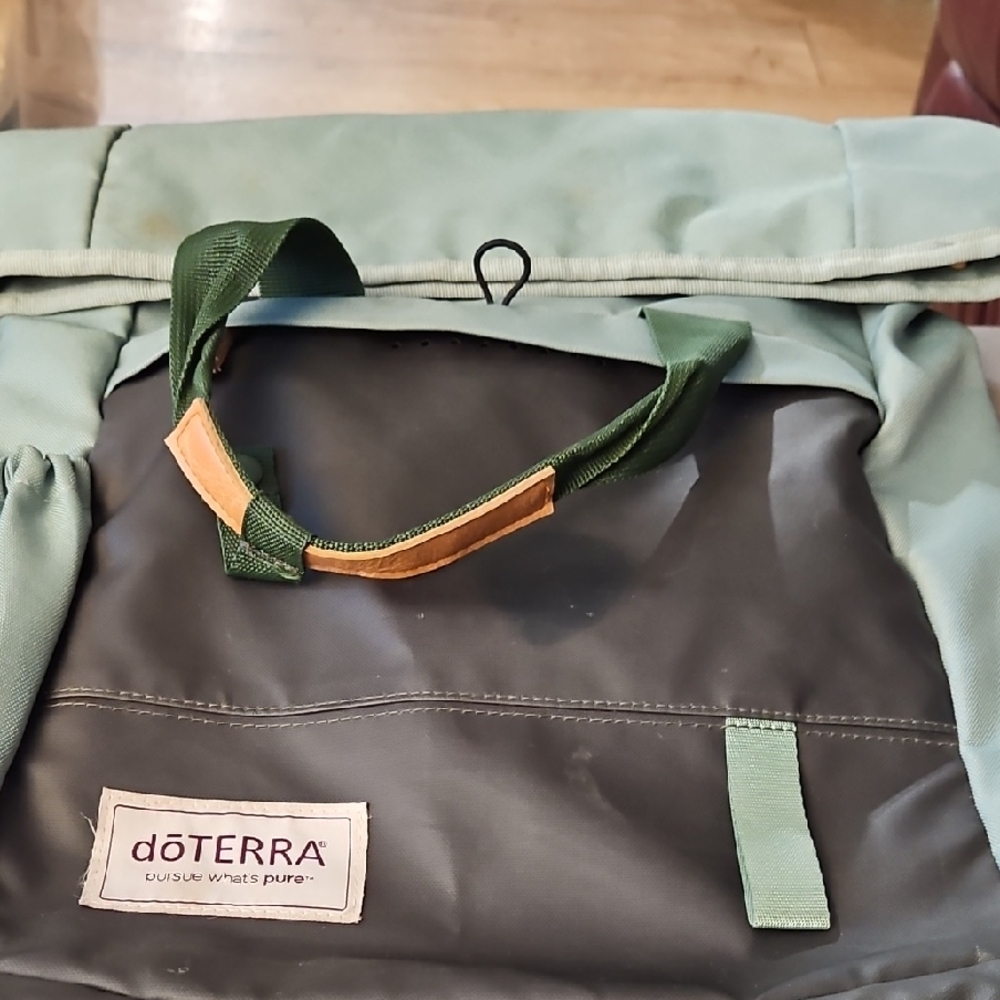 doTERRA Green and Gray Men's Backpack